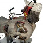 Blick auf das Schnittmodell eines NSU 1-Zylindermotors, luftgekühlt und nach dem Zweitaktprinzip arbeitend