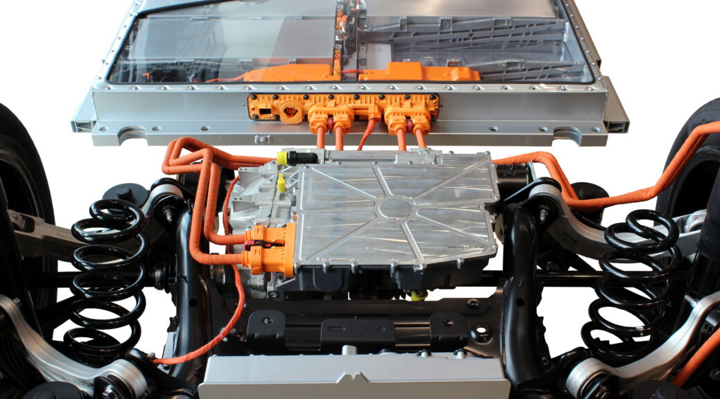 Hinterachse des modularen Elektronik Baukasten von VW. Im Zentrum der E-Motor mit der Steuerungselektronik obenauf.