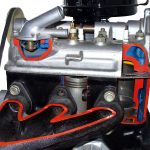 Blick auf die Auslassseite des Wartburg 3 Zylinder 2 Takt Motors als Schnittmodell